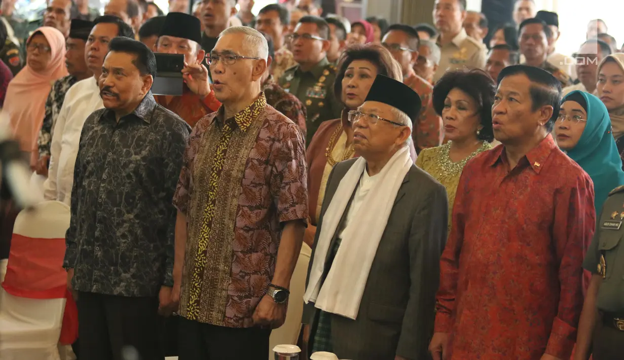 Mantan Kepala Badan Intelijen Negara Jenderal (Purn) AM Hendropriyono,  Cawapres nomor urut 01 Ma'ruf Amin, Wakil Presiden Indonesia ke-6 Try Sutrisno saat menghadiri halalbihalal Purnawirawan TNI di Jakarta, Jumat (21/6/2019). (Liputan6.com/Angga Yuniar)