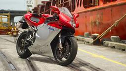 MV Agusta F4CC adalah bagian dari sejarah sepeda motor. Claudio Castiglioni, selaku Manager Director MV Agusta, mulai membuat mahakarya buatan tangan untuk memperebutkan motor nomor 1 di dunia. MV Agusta F4CC hanya diproduksi sebanyak 100 unit di dunia dengan menggabungkan fairing serat karbon, knalpot titanium, dan lebih dari 90% komponen yang dibuat khusus untuk motor ini juga termasuk perubahan pada geometri batang penghubung dan katup masuk yang lebih besar. Modifikasi tersebut mendukung motor dengan tenaga mencapai 200 Hp ini melaju dengan kecepatan mencapai 314 km/h. Harga yang harus dibayarpun tidaklah murah, ditaksir mencapai $120.000. (Source: luxe.digital)