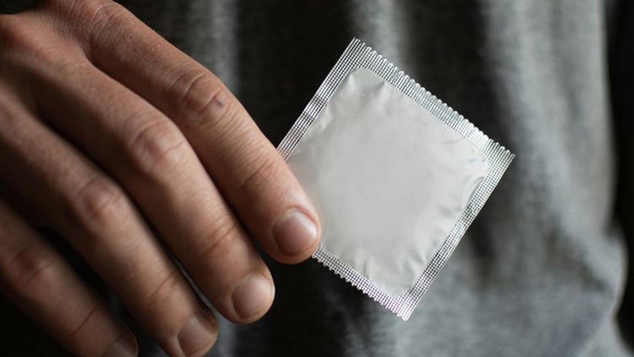 Pemerintah Luruskan Pemberian Alat Kontrasepsi Hanya untuk Pasangan Remaja yang Sudah Menikah