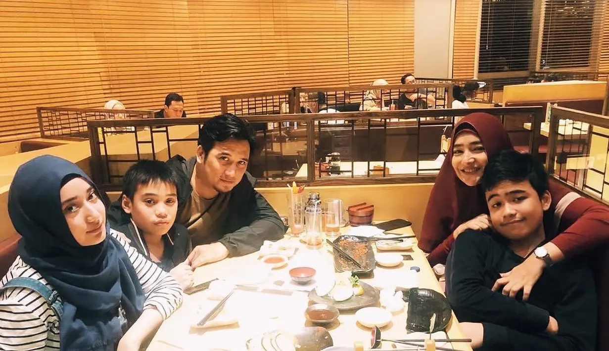 Tengku Firmansyah dan Cindy Fatikasari