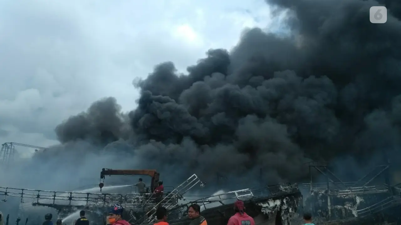 kapal terbakar