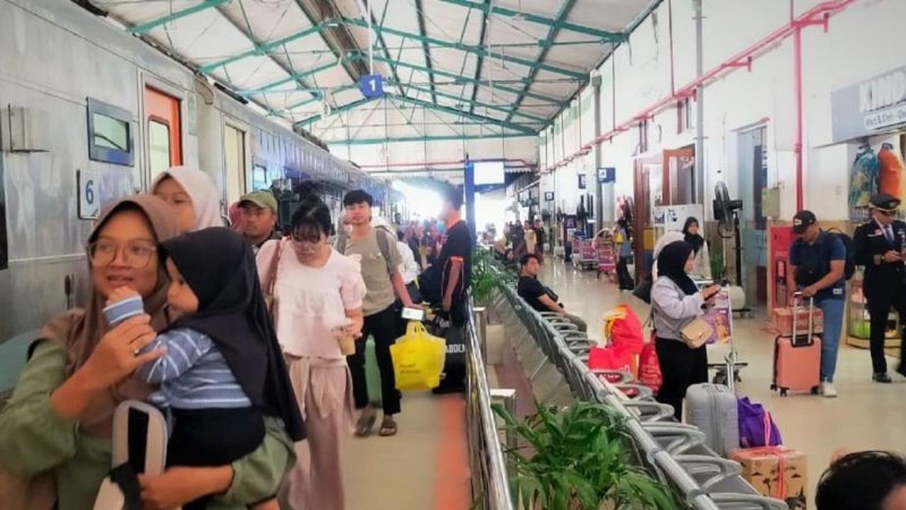 Capaian Gemilang! Ketepatan Waktu KAI Daop 7 Madiun Sepanjang 2025 Lampaui Target