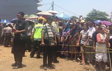 Jalani rekonstruksi 118 adegan, pembunuh Neng disoraki warga