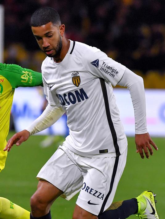 5. Jorge (Monaco) - Usai ditinggal Benjamin Mendy ke Manchester City, Monaco tak merasa ada kelowongan posisi bek kiri. Jorge membuktikan bahwa ia mampu tampil lebih baik dari sang senior. Pemain lincah tersebut sudah mengemas 66 intersep di Ligue 1. (AFP