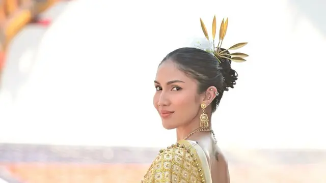 Aulia Sarah pamer pesona elegan di Wat Arun. (credit:instagram.com/owliasarah)