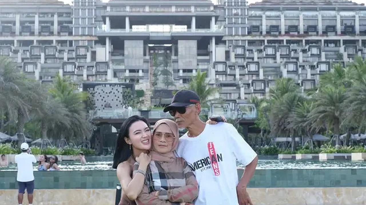 Potret Dulu vs Kini Wika Salim dan Keluarga, dari Rumah Kontrakan hingga Sukses di Dunia Hiburan
