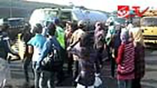 Jalan Menuju Malang Diblokade Warga