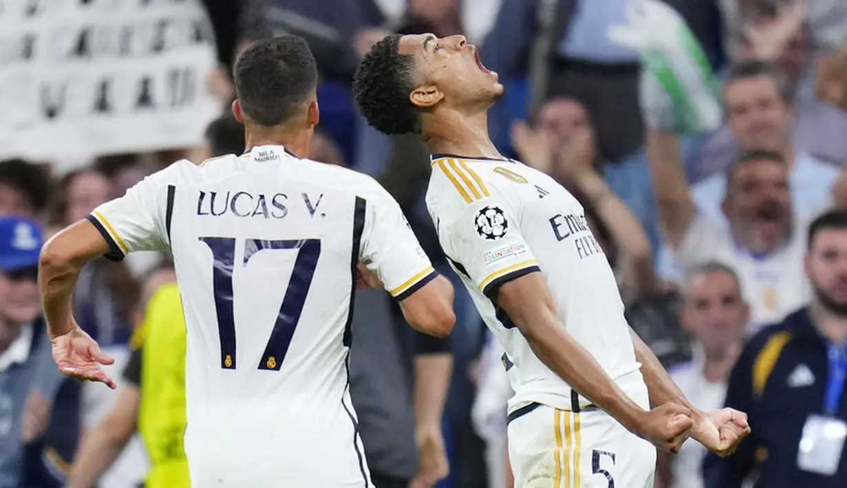 Pemain Real Madrid, Jude Bellingham, melakukan selebrasi setelah mencetak gol ke gawang Union Berlin dalam matchday 1 Grup C Liga Champions 2023/2024, di Stadion Santiago Bernabeu, Madrid, Rabu (20/9/2023). Bellingham lagi-lagi menjadi pahlawan berkat gol semata wayangnya. (AP Photo/Manu Fernandez)