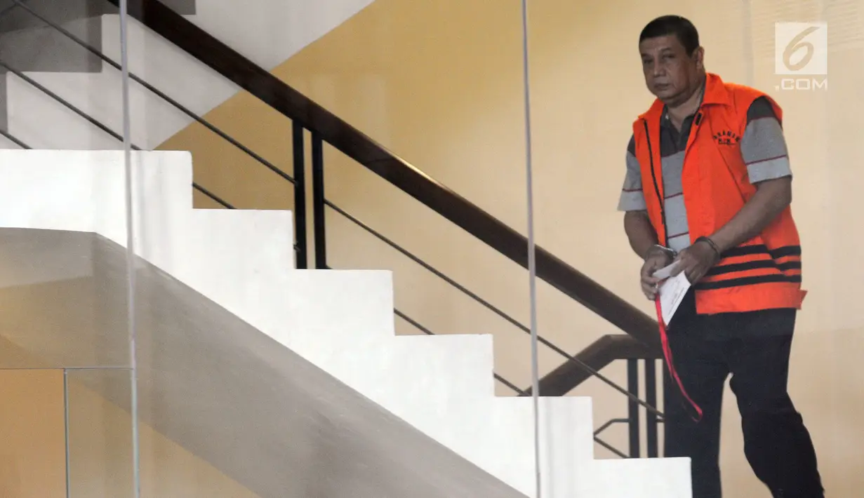 Pejabat Pembuat Komitmen pada Kemenpora Adhi Purnomo bersiap menjalani pemeriksaan di gedung KPK, Jakarta, Senin (7/1). Adhi diperiksa terkait suap dana hibah dari Kemenpora ke KONI 17 milar. (Merdeka.com/Dwi Narwoko)
