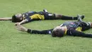 Para pemain Mitra Kukar melakukan pendinginan usai latihan jelang laga final Piala Jenderal Sudirman melawan Semen Padang di Stadion Gelora Bung Karno, Jakarta, Sabtu (23/1/2016). (Bola.com/Vitalis Yogi Trisna)