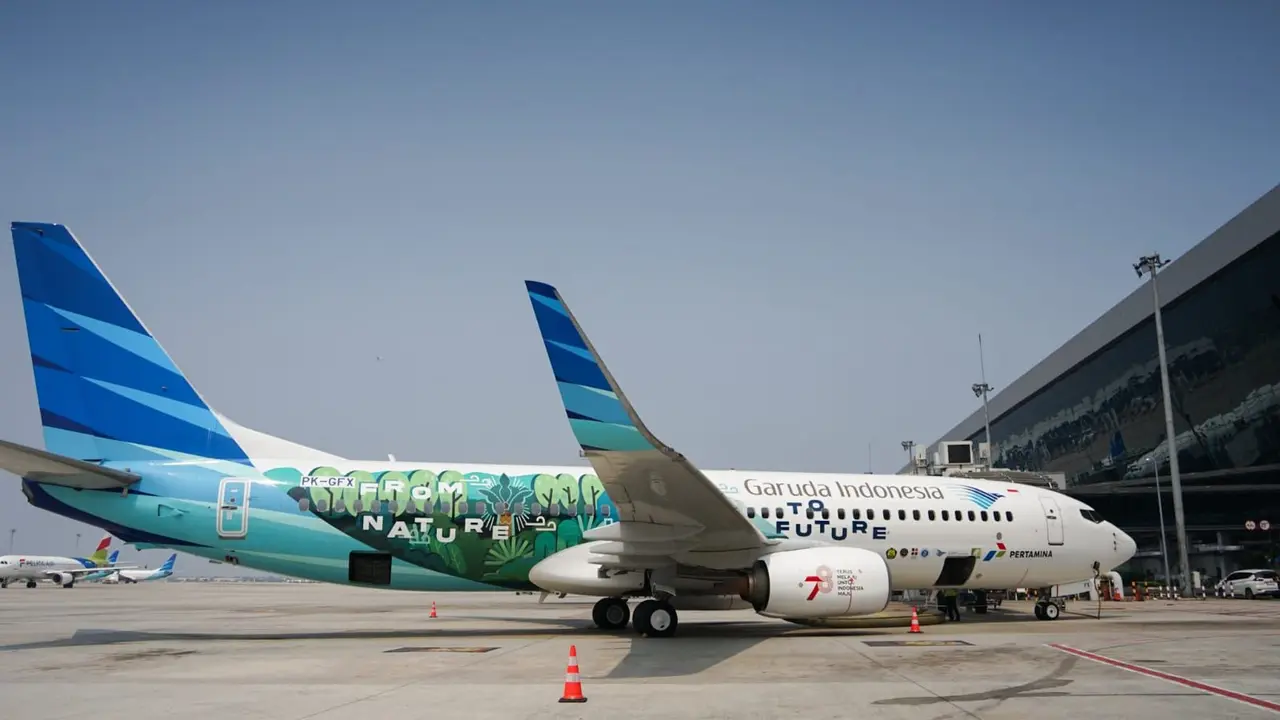 Garuda Indonesia meresmikan pengoperasian penerbangan komersial dengan Sustainable Aviation Fuel (SAF) Bioavtur J2.4 melalui penerbangan khusus bertajuk #FromNatureToFuture dengan rute penerbangan Jakarta – Solo pp pada pada Jumat (27/10/2023).