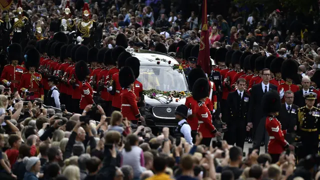 Haru Selimuti Prosesi Pemakaman Ratu Elizabeth II di Kastil Windsor