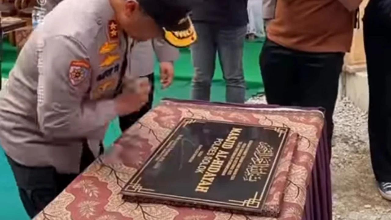 Viral Jenderal Bintang Dua Polisi di Sumbar Bikin Gagal Fokus, Tanda Tangan Sat-Set Cuma 2 Garis