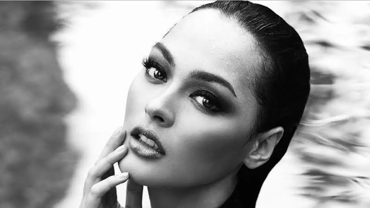 Jalani Pemotretan, Putri Indonesia Lingkungan Pakai Bikini Rancangan Kelly Tandiono