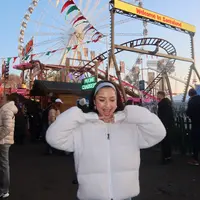 Lihat di sini deretan gaya Jennifer Coppen saat liburan di London. [@jennifercoppenreal20].