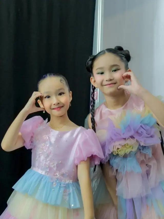 Bilqis dan Thalia Gunakan Pakaian yang Mirip Disangka Kembaran