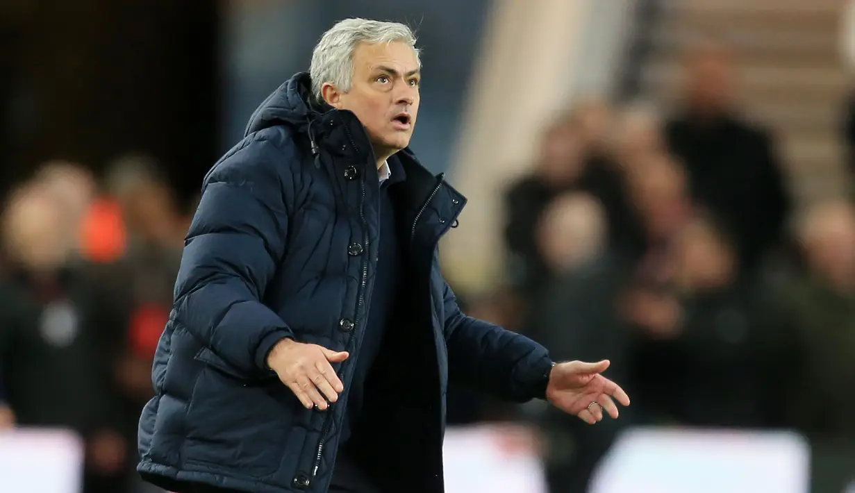 6. Jose Mourinho – Pria Portugal ini pernah mengukir prestasi gemilang saat membawa Inter Milan meraih treble winners di musim 2009-2010. Namun pelatih kontroversial itu juga sering mengalami pemecatan yaitu sebanyak tiga kali. (AFP/Lindsey Parnaby)