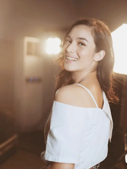 Mundur lagi ke belakang, ini adalah potret Chelsea Islan di tahun 2018. Bukankah tak ada yang berbeda darinya hingga sekarang, Sahabat FIMELA? Pancaran cantiknya yang memesona tetap terlihat dari dulu hingga sekarang. Foto: Instagram.