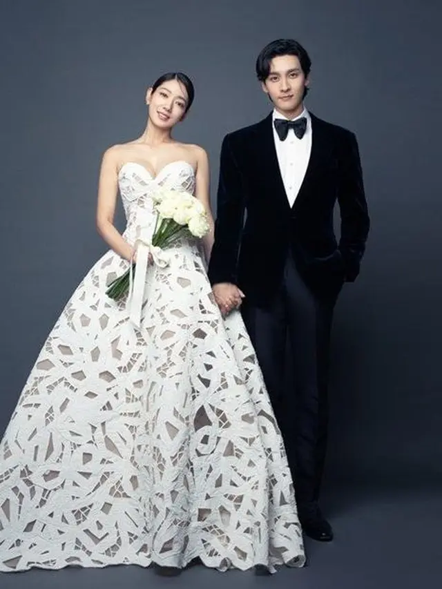 7 Transformasi Park Shin Hye dari Balita Hingga Jadi Ibu di Usia 32 Tahun