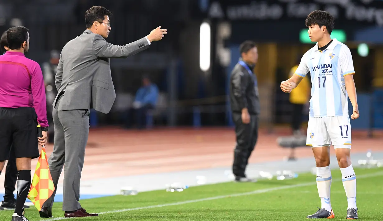 Karier kepelatihan Kim dimulai ketika mendapat tugas dari Federasi Sepak Bola Korea Selatan (KFA) untuk menjadi asisten pelatih timnas U-20 pada 2014. Setelah itu, ia mengembangkan sayapnya untuk menukangi Incheon United (2015-2016), Ulsan Hyundai (2017-2021), dan Lion City Sailors (2021-2022). (AFP/Toshifumi Kitamura)
