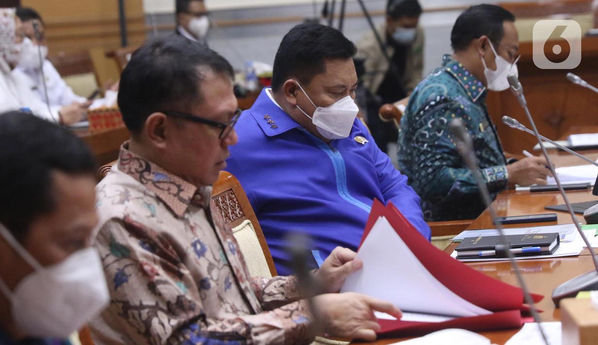 Kepala Badan Narkotika Nasional (BNN) Komjen Pol Petrus Reinhard Golose mengikuti rapat dengar pendapat dengan Komisi III DPR di Kompleks Parlemen, Senayan, Jakarta, Senin (7/6/2021). Rapat membahas penyusunan program kerja tahun 2022. (Liputan6.com/Angga Yuniar)