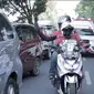 Indonesian Escorting Ambulance (IEA) adalah organisasi relawan yang mengawal ambulans agar terhindar dari kemacetan di jalan. IEA juga ingin agar masyarakat memprioritaskan ambulans. (Foto: Zulfikar Abubakar/Liputan6.com)