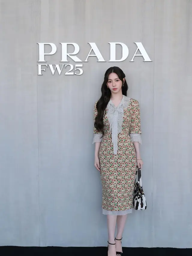 Potret Karina aespa Tampil Layaknya Putri Kerajaan di Prada Milan Fashion Week