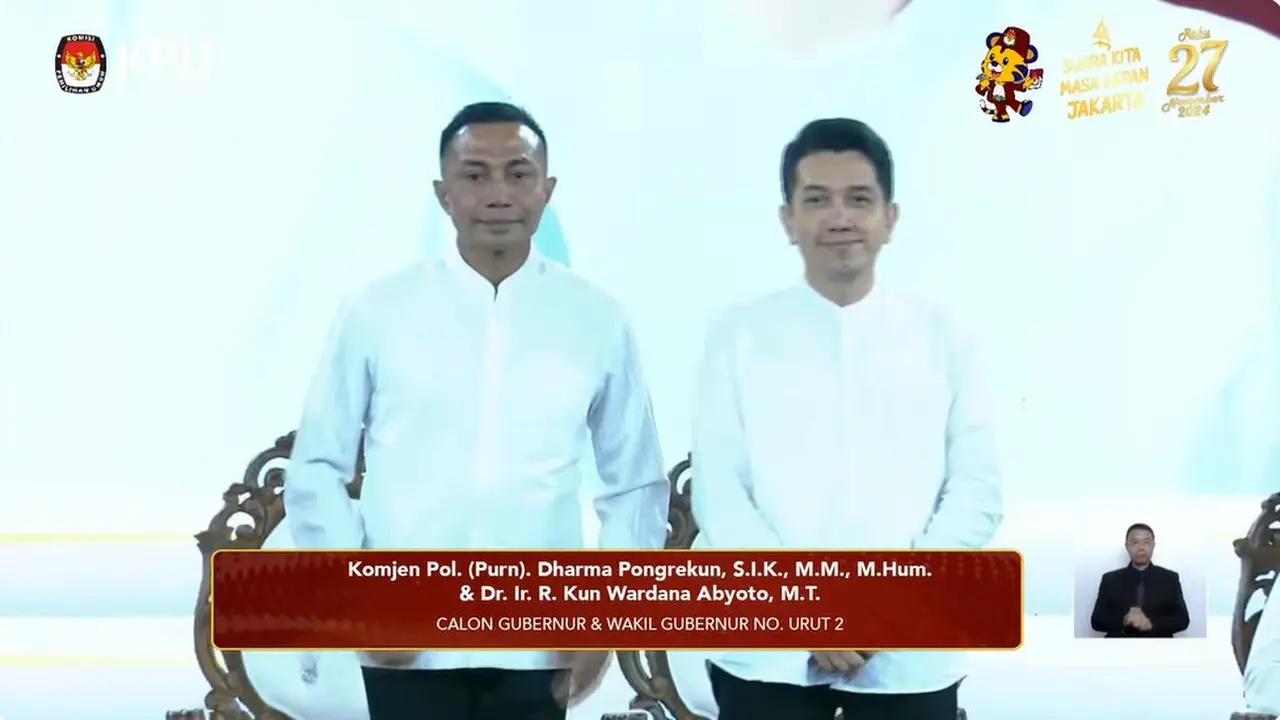 Paslon Pilkada Jakarta 2024 nomor urut 2 Dharma Pongrekun-Kun Wardana dalam debat perdana Pilkada Jakarta 2024, Minggu (6/10/2024) di JIExpo Kemayoran, Jakarta Pusat.