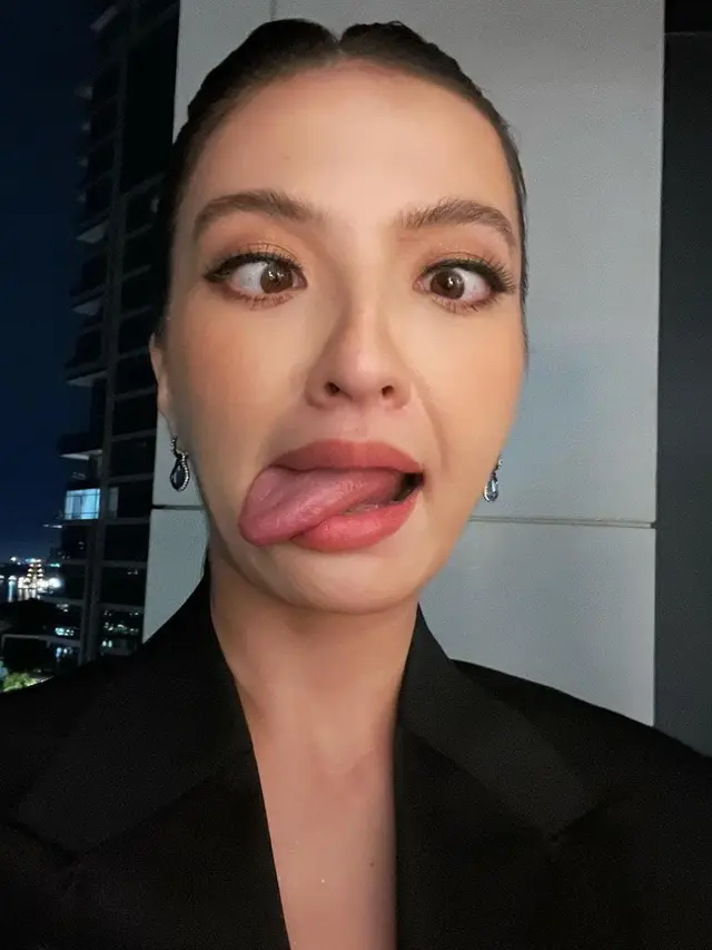 Potret Ekspresi Raline Shah