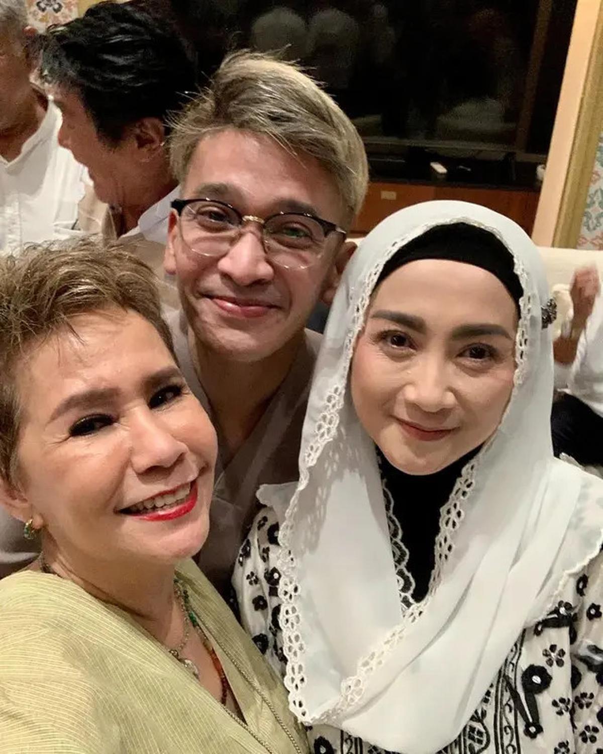 6 Potret Desy Ratnasari Halalbihalal Bareng Artis Lawas, Ruben Onsu Ikut Hadir