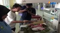Bayi malang tersebut ditemukan warga sekitar dalam keadaan tertidur.