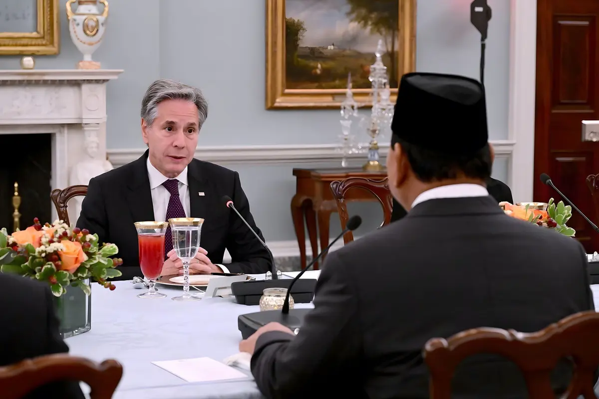 Presiden Prabowo Subianto saat menghadiri jamuan makan malam bersama Menteri Luar Negeri Amerika Serikat (AS) Antony Blinken di American Foreign Service Association, Washington DC, Senin malam (11/11/2024). (Foto: Biro Pers Setpres)
