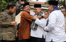 FOTO: Momen Pramono - Rano Disambut dengan Pelukan Fauzi Bowo Saat Kunjungi Museum MH Thamrin