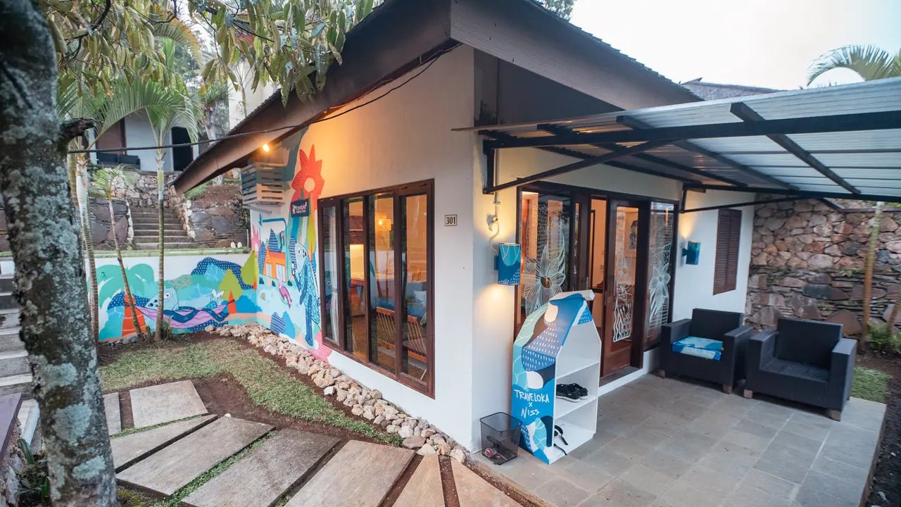 Menginap sekaligus Berfoto Ria di Vila Berhiaskan Karya Visual Seniman Lokal