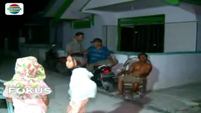 Hampir satu pekan pascagempa dan tsunami, aliran listrik belum menyentuh Kota Palu. Akibatnya, Palu menjadi gelap gulita saat malam hari.