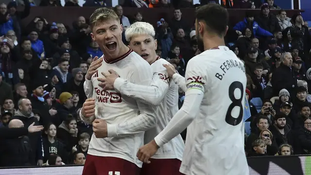 Foto: Melihat Usaha Keras Pemain MU Bawa Pulang Poin Penuh dari Markas Aston Villa