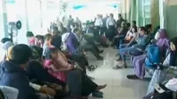 Ratusan penumpang Lion Air di Bandara Ahmad Yani terlantar.