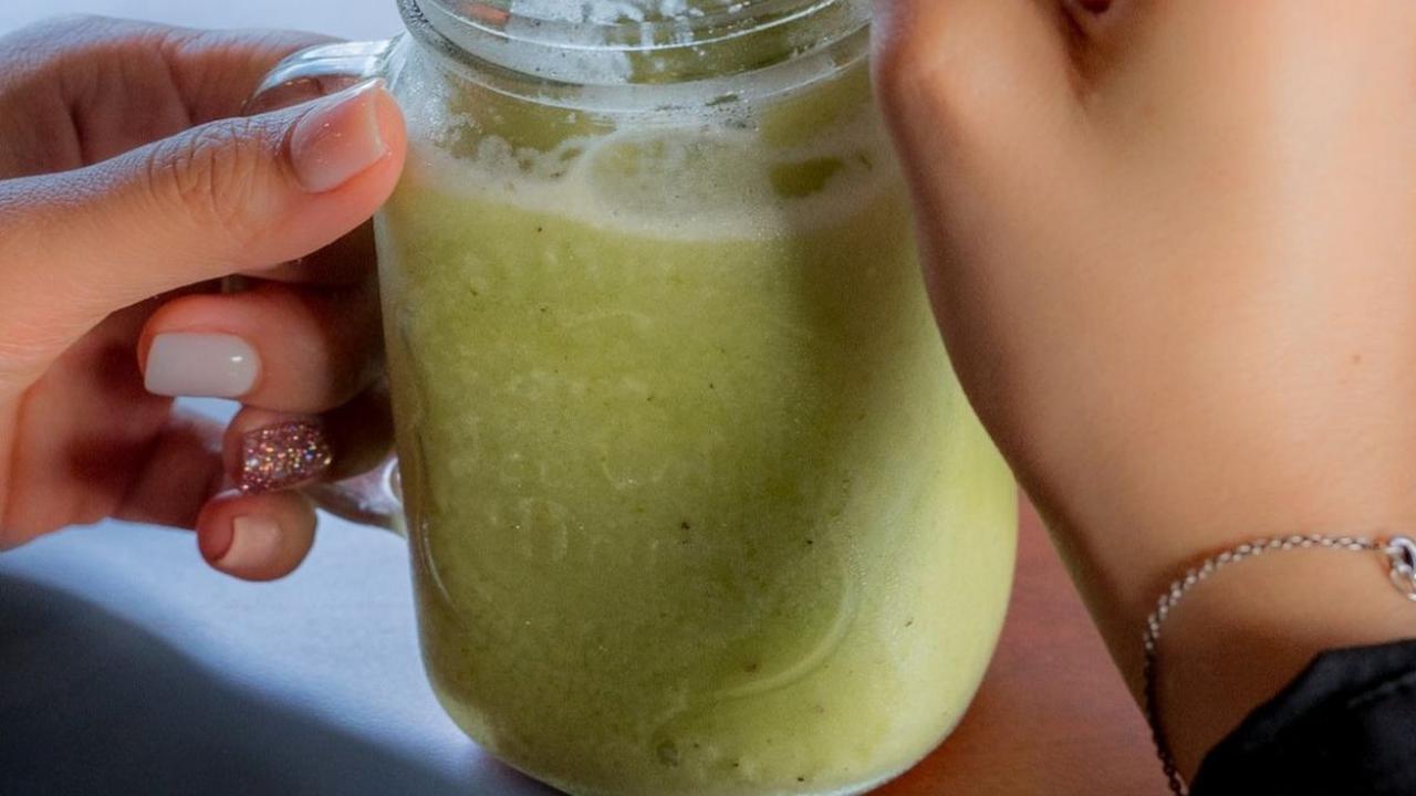 8. Smoothie Alpukat dan Pir