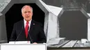 Presiden Swiss Johann Schneider-Ammann menyampaikan sambutan pada peresmian terowongan terpanjang di dunia, Gotthard Base Tunnel (GBT), di Swiss, Rabu (1/6). Terowongan itu membentang sepanjang 57 km di bawah Pegunungan Alpen. (REUTERS/Arnd Wiegmann)