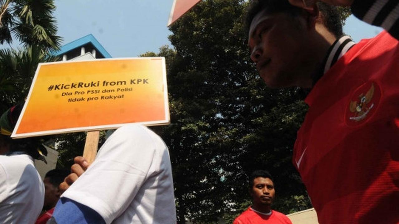 Aksi suporter tuntut KPK bongkar kasus korupsi PSSI