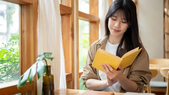 wanita juli rekomendasi buku  kesehatan mental