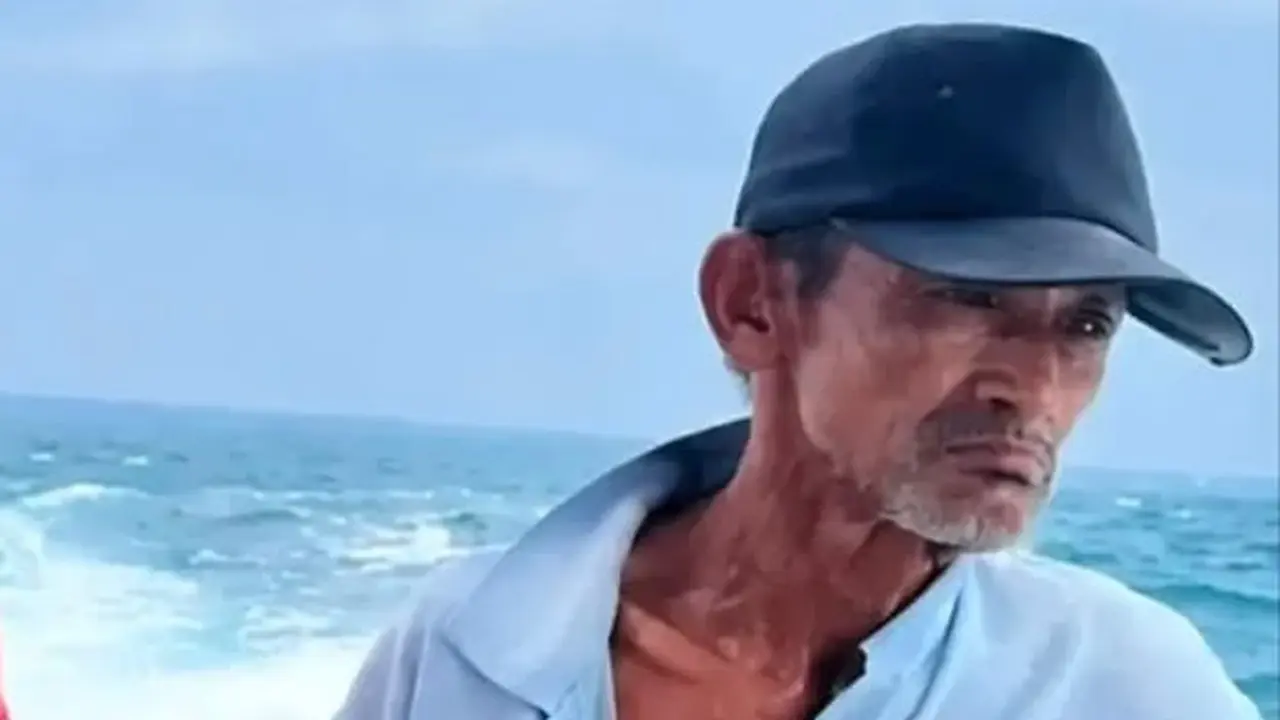 Surakman hilang kontak bersama dua awak kapal dan lima jurnalis di Selat Sunda pada Senin, 7 September 2026 .