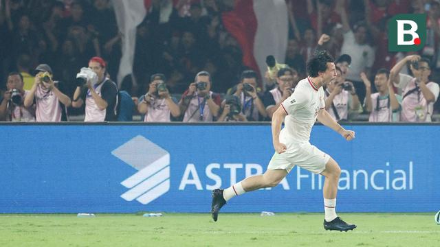 Foto: Gaya Unik Thom Haye dan Sepatu Polos Hitam