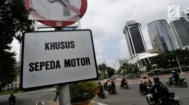 Pemprov DKI akan melakukan unji coba pelarangan motor melintas dari Bundaran HI hingga ke Bundaran Senayan. 