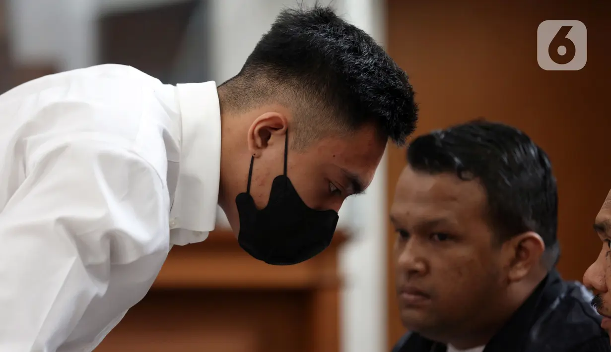 "Menuntut terdakwa harus membayar restitusi Rp 120 miliar," tegas JPU. (Liputan6.com/Johan Tallo)