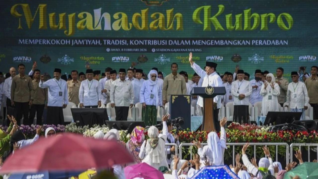 Prabowo Beri Hadiah ke Pembaca Al-Qur'an di Acara 1 Abad NU