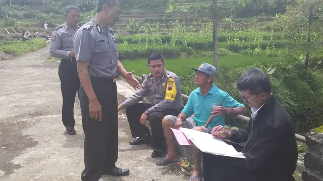 Pemkab Wonosobo dan kepolisian terus memediasi agar jalan alternatif yang diblokir bisa dibuka lagi. (Foto: Liputan6.com/Humas Polsek Kalikajar/Muhamad Ridlo)