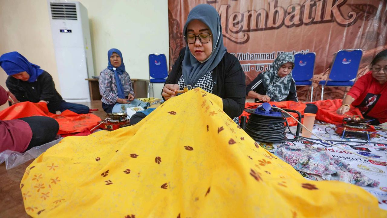 FOTO: Puluhan Peserta Asah Keterampilan Membatik Betawi