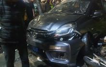 Brio Seruduk Warga dan Tiga Pedagang di Jalan Foresta BSD, Satu Orang Tewas