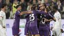 Pemain Fiorentina merayakan gol yang dicetak oleh Yacine Adli Kiper pada laga lanjutan Liga Italia 2024/2025 melawan AC Milan di Artemio Franchi Stadium, Florence, Italia, Senin (07/10/2024) dini hari WIB. (AP Photo/LaPresse/Massimo Paolone)